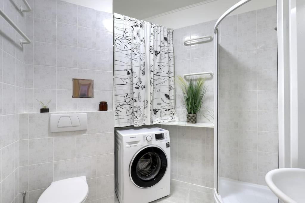 3min2centre - 2 Bedroom Garage, View