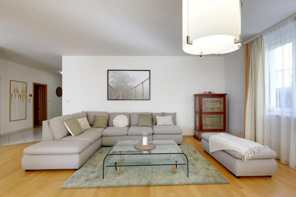 3min2centre - 2 Bedroom Garage, View Apartmán Bratislava